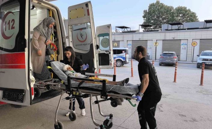 Sürgülü kapının altında kalan çocuk ağır yaralandı