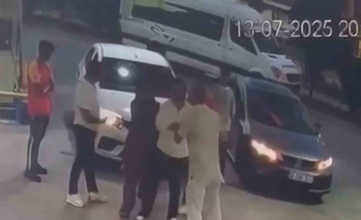 Sürücülerin şerit kavgası kanlı bitti: 1 yaralı