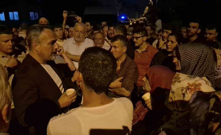 Susuz kalan 3 köyün sakinleri yol kapattı