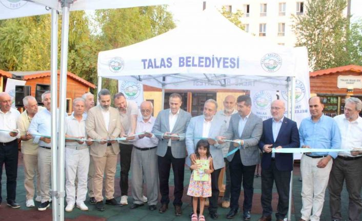 Talas’ta Sahaflar Çarşısı açıldı