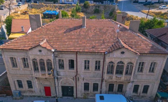 Tarihi Ziraat Bankası binasını Akdağmadeni Belediyesi restore ediyor
