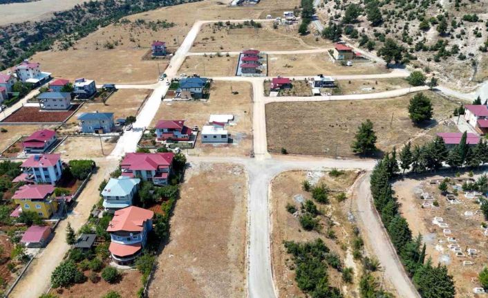 Tarsus Belediyesi Kahraman Gülek’te yol ve ulaşım çalışmalarını sürdürüyor