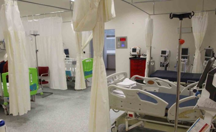 Tatvan Devlet Hastanesi’nde çocuk yoğun bakım servisi hizmete açıldı