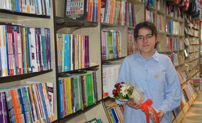Tatvanlı Zeynep LGS’de 500 tam puan alarak Türkiye 1.’si oldu