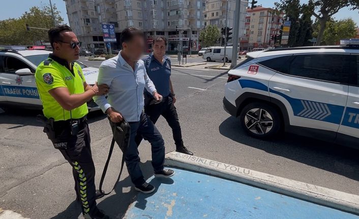 Tekirdağ’da arabasıyla kaldırımda iki kişiye çarpan alkollü doktor tutuklandı