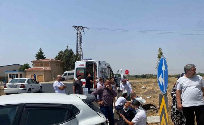 Tekirdağ’da otomobiller çarpıştı: 2’si çocuk 6 yaralı