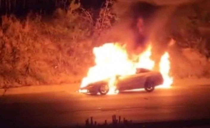 Tekirdağ’da seyir halindeki otomobil alev alev yandı