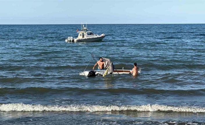 Tekne alabora oldu: 5 kişi denize düştü