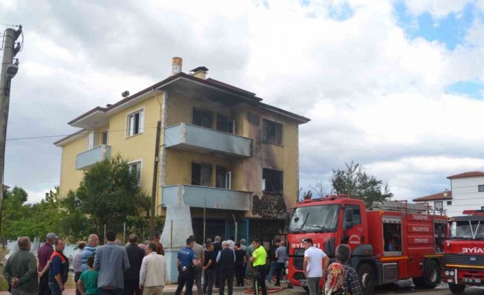 Televizyonun patlaması 3 katlı evi küle çevirdi