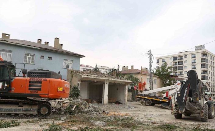 Terzioğlu Caddesi’ndeki çalışmalarda imar planı uygulanıyor