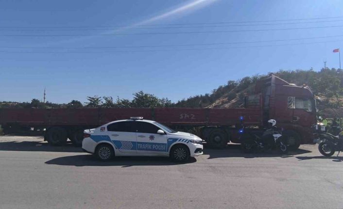 Tırın çarptığı yaya hayatını kaybetti