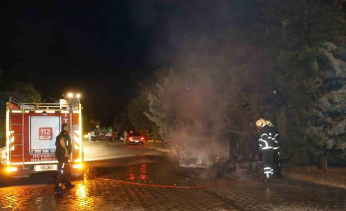 Tofaş otomobil iki dakikada alev topuna döndü