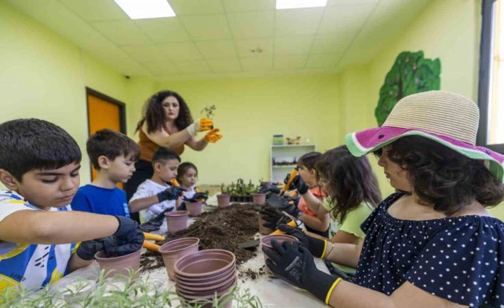 Toroslar Çocuk Kampüsü ile çocuklar bilimi eğlenceyle öğreniyor
