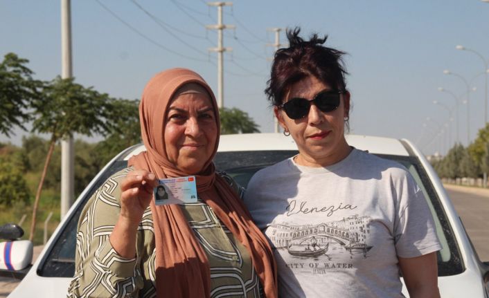 Torununu sınava götürdü, kendisi ehliyet sahibi oldu