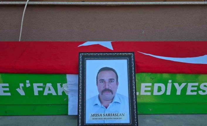 Trafik kazasında hayatını kaybeden belediye başkanı, son yolculuğuna uğurlandı