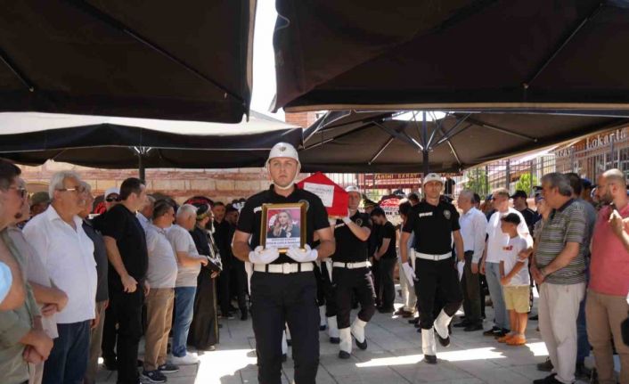 Trafik kazasında hayatını kaybeden komiser son yolculuğuna uğurlandı