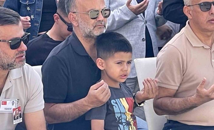 Trafik kazasında hayatını kaybeden komiser, törenle memleketine uğurlandı