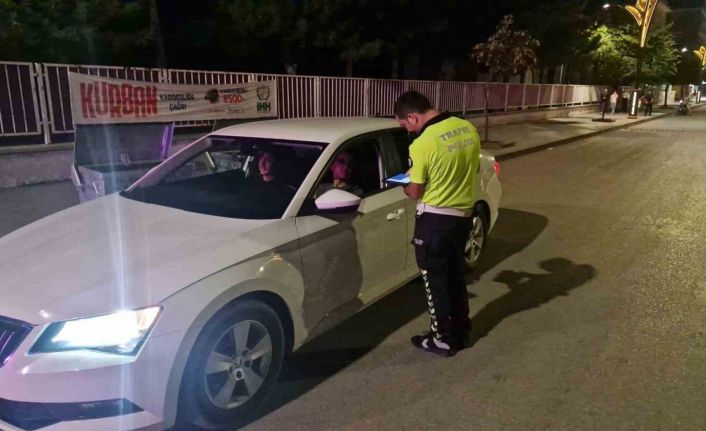 Trafik kurallarını ihlal eden 15 araç sürücüsüne para cezası