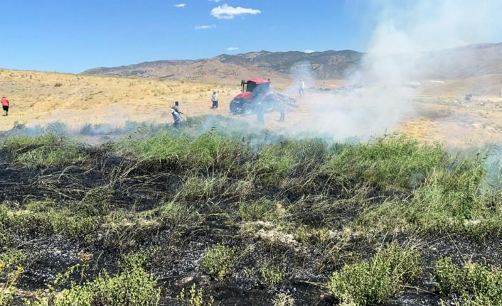 Tunceli’de 2 biçerdöver yandı