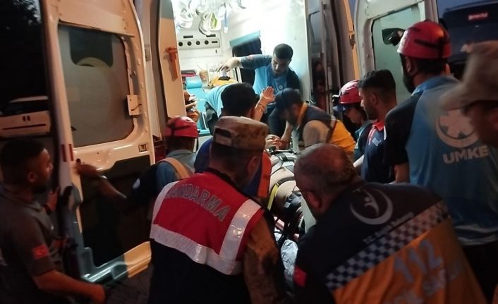 Tunceli’de kayalıkta düşen kadın ekiplerce kurtarıldı