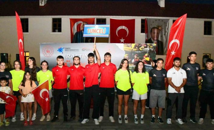 Tunceli’de kortejli, halaylı rafting şampiyonası açılışı