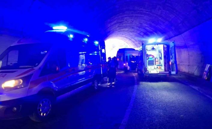Tunceli’de tünelde trafik kazası: 8 kişi yaralandı