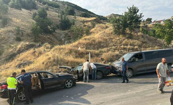 Tunceli’de zincirleme trafik kazası: 5 yaralı