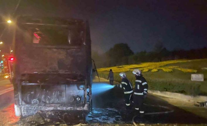 Tur otobüsü alevlerin içerisinde kaldı