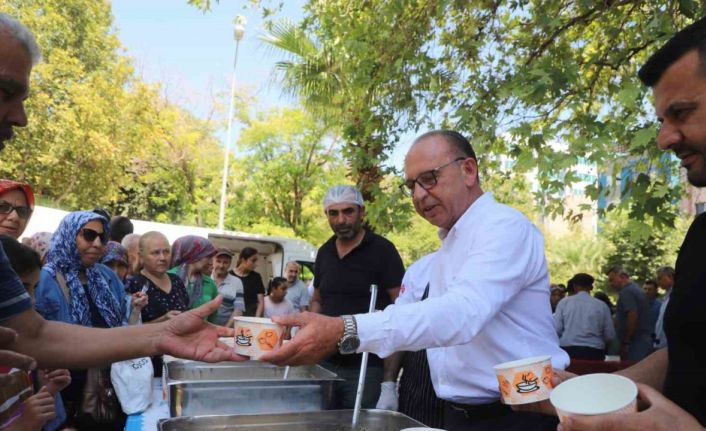 Turgutlu Belediyesinden geleneksel aşure hayrı
