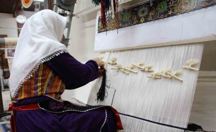 Türk düğümlü halılar ilk kez bir ‘Atlasta’ toplandı