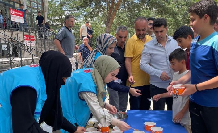 Türkiye Diyanet Vakfı Erzurum Kadın Kolları’ndan aşure İkramı