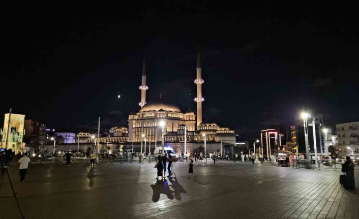 Türkiye genelinde 90 bin camide kuraklık, doğal afetler ve şehitler için dualar edildi