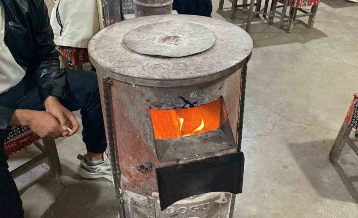 Türkiye’nin birçok ili sıcaktan kavrulurken 1940 rakımlı Karlıova’da kış yeniden geldi