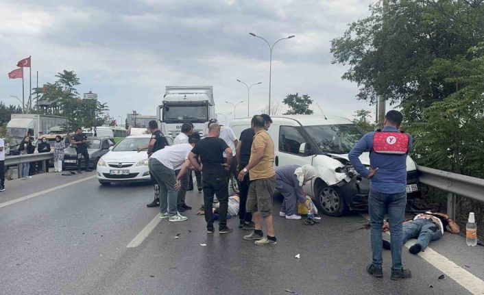 Tuzla’da motosiklet yol kenarında bekleyen arızalı araca çarptı: 2 yaralı