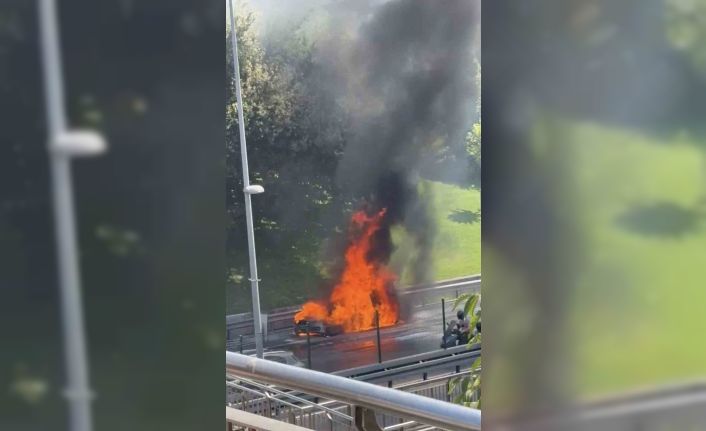 Üsküdar’da lüks otomobil alev alev yandı