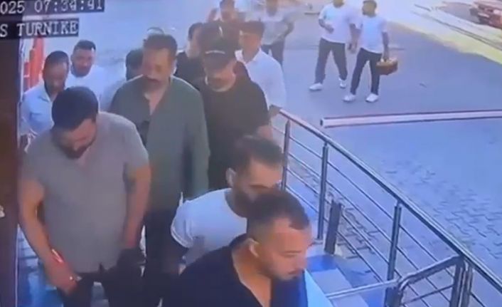 Usulsüz seçimle lüks siteye ele geçirmeye çalıştılar; O anlar kamerada