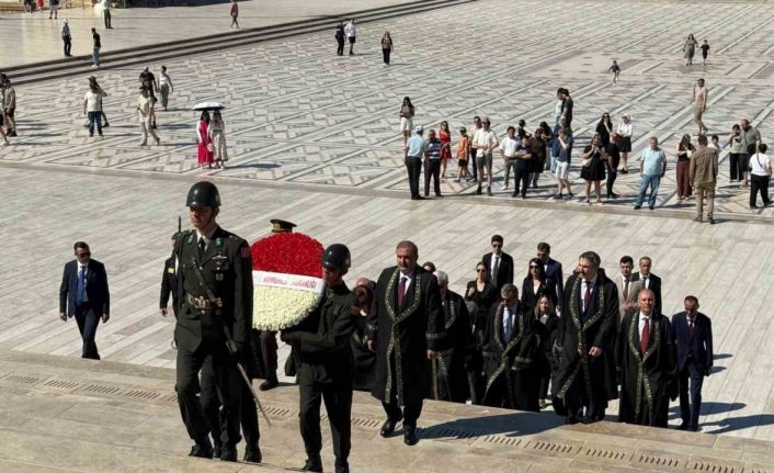 Uyuşmazlık Mahkemesi 80. kuruluş yıl dönümünde Anıtkabir’i ziyaret etti