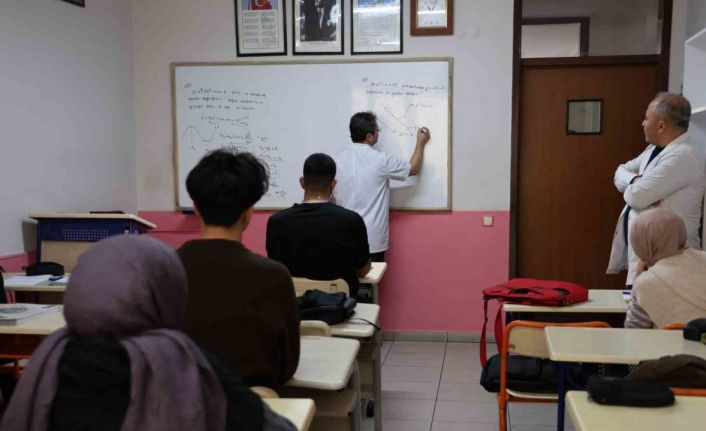 Uzmanlardan ebeveynlere öğrencilere ‘rehberlik edin’ tavsiyesi