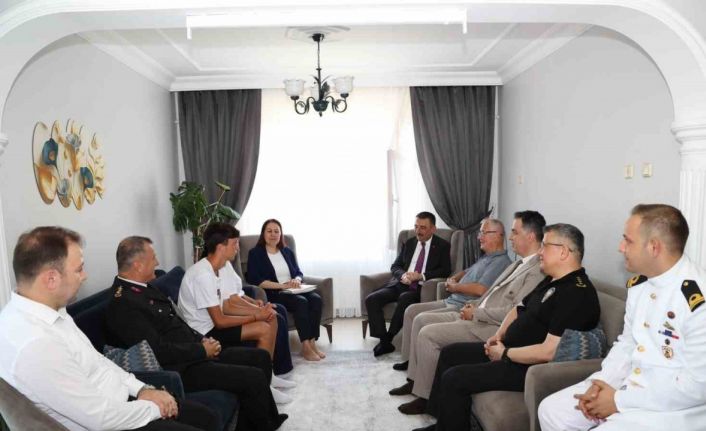 Vali Hacıbektaşoğlu’ndan şehit ailesine ziyaret