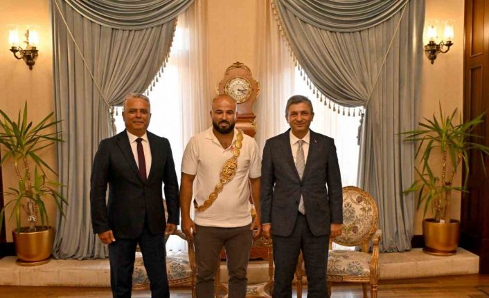 Vali Şahin, Kırkpınar başpehlivanını ağırladı