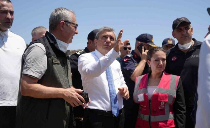 Vali Şahin: "Yangınlar şehir merkezlerinde ciddi risk oluşturdu"