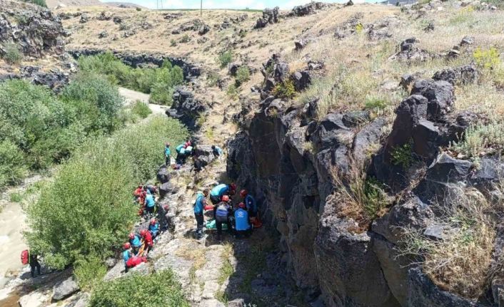 Van’da düşmeye bağlı yaralanan vatandaşları kurtarma tatbikatı