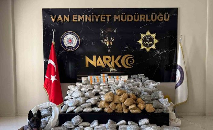 Van’da kamyonetteki yün çuvallarının içinden 122 kilo uyuşturucu çıktı