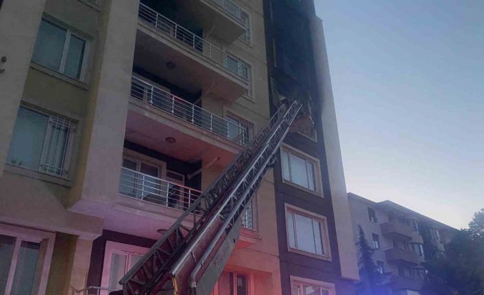 Van’da korkutan ev yangını