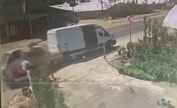 Yalova’da 4 aracın karıştığı trafik kazası kamerada