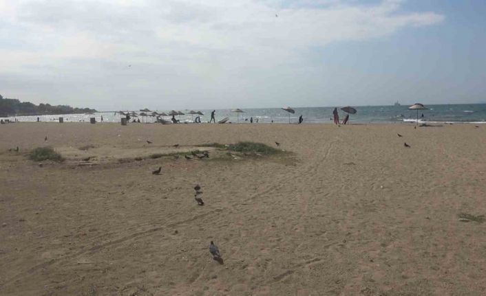 Yalova’da denizde boğulma tehlikesi geçiren çocuğu vatandaşlar kurtardı