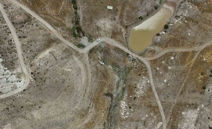 Yamula Barajı’nda sular çekildi, eski mahalle ortaya çıktı