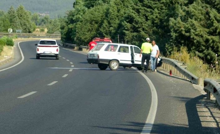 Yanan otomobil itfaiye ekiplerini alarma geçirdi