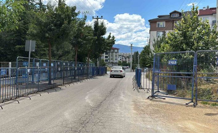 Yangın faciasına ilişkin davanın görüleceği mahkeme salonu çevresine araç girişi yasaklandı