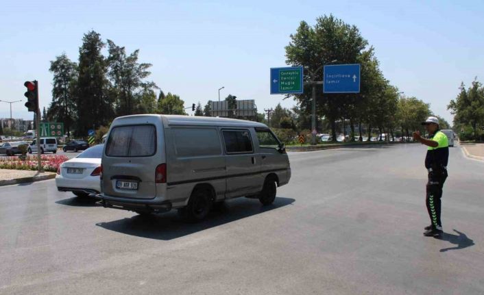Yangın sonrası otoban girişinde araç yoğunluğu oluştu